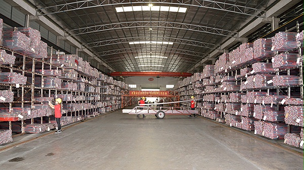 管鋼強生產車間管材區