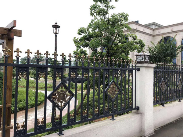 304庭院彩色不銹鋼護欄